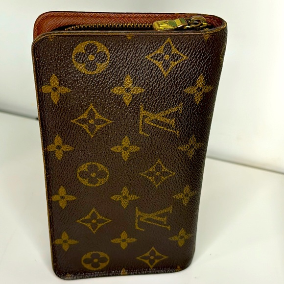 Louis Vuitton Handbags - Louis Vuitton Monogram Zipper around